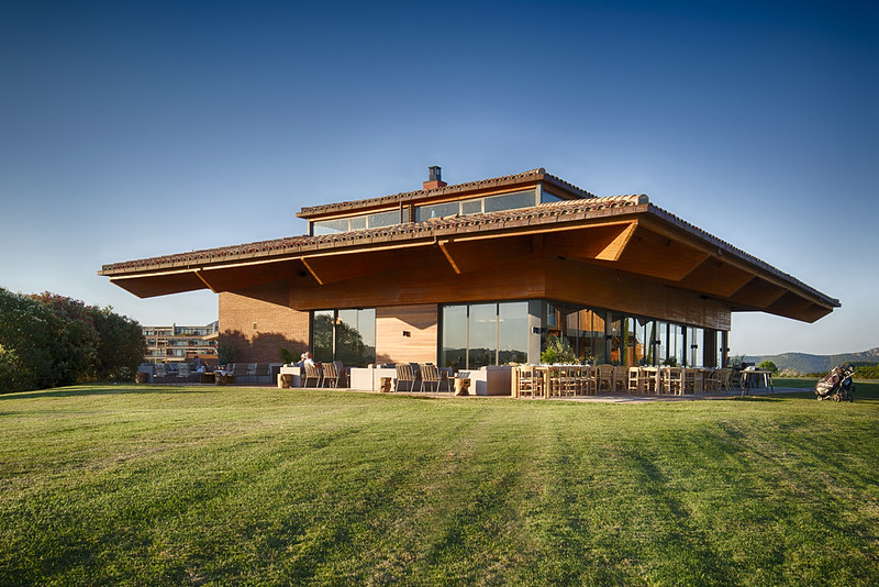 Empordà Golf Club clubhouse outside look