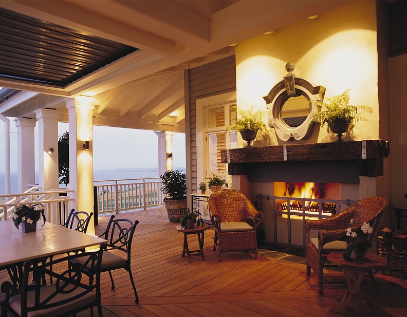 Kauri Cliffs Residences Outside_Dining_with_Fireplace